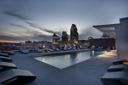 Pool - 315-738 Rue St-Paul O., Montréal (Ville-Marie), QC - Outdoor With In Ground Pool With View