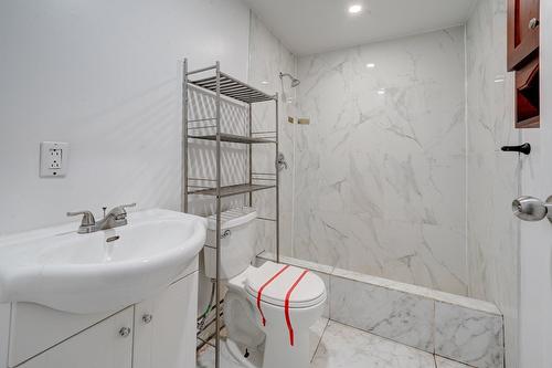 Salle de bains - 8913  - 15 2E Avenue, Montréal (Villeray/Saint-Michel/Parc-Extension), QC - Indoor Photo Showing Bathroom