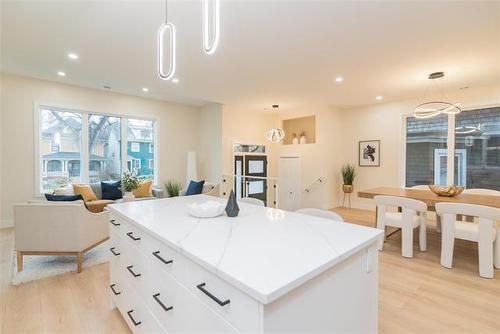 942 Mcmillan Ave, Winnipeg, MB 