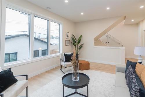 942 Mcmillan Ave, Winnipeg, MB 