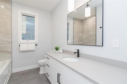 942 Mcmillan Ave, Winnipeg, MB 