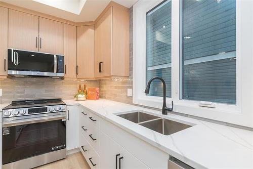 942 Mcmillan Ave, Winnipeg, MB 