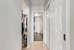 Walk-in closet - 