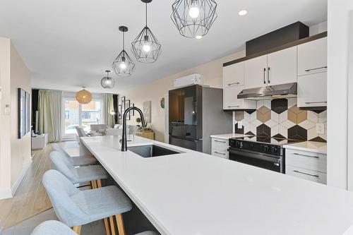 Cuisine - 123 Rue Des Récoltes, Sainte-Barbe, QC - Indoor Photo Showing Kitchen With Upgraded Kitchen