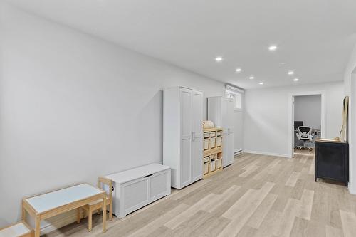 Salle familiale - 123 Rue Des Récoltes, Sainte-Barbe, QC - Indoor