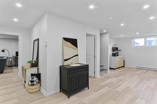 Salle familiale - 123 Rue Des Récoltes, Sainte-Barbe, QC - Indoor