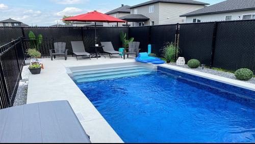Piscine - 123 Rue Des Récoltes, Sainte-Barbe, QC - Outdoor With In Ground Pool