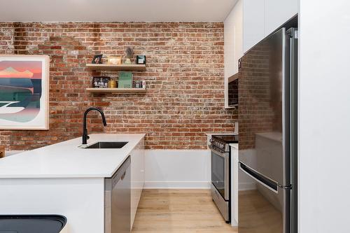 Cuisine - 6712 Rue St-Denis, Montréal (Rosemont/La Petite-Patrie), QC - Indoor Photo Showing Kitchen With Upgraded Kitchen