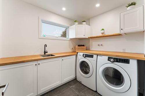 Salle de lavage - 814 Imp. De La Roche, Granby, QC - Indoor Photo Showing Laundry Room