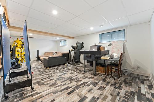 Salle familiale - 814 Imp. De La Roche, Granby, QC - Indoor