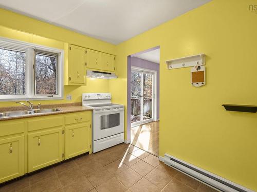 83 Samuel Oickle Road, West Clifford, NS - Indoor Photo Showing Kitchen With Double Sink