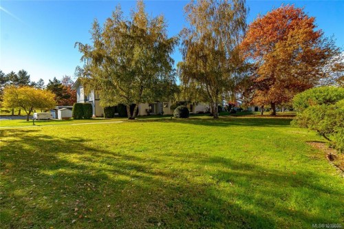 45-3987 Gordon Head Rd, Saanich, BC 