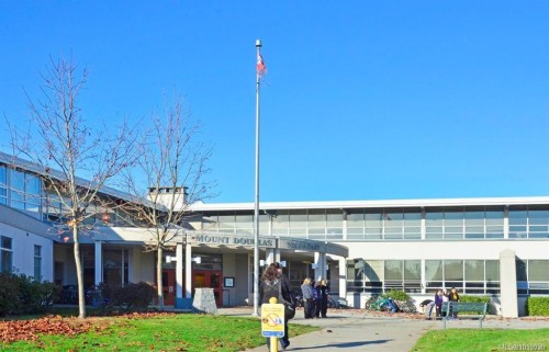 45-3987 Gordon Head Rd, Saanich, BC 