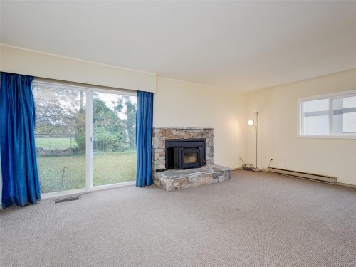 45-3987 Gordon Head Rd, Saanich, BC 