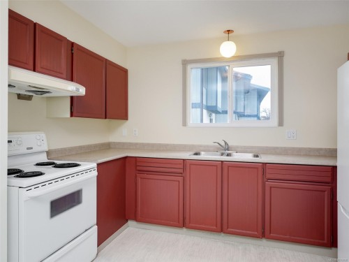 45-3987 Gordon Head Rd, Saanich, BC 