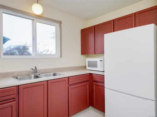 45-3987 Gordon Head Rd, Saanich, BC 