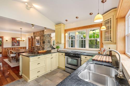 Kitchen - 41 Rue Mountain, Sutton, QC - Indoor Photo Showing Kitchen With Double Sink With Upgraded Kitchen
