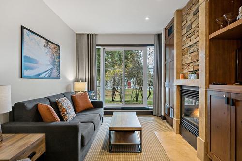Living room - 21-150 Ch. Du Curé-Deslauriers, Mont-Tremblant, QC - Indoor Photo Showing Living Room With Fireplace