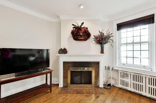 Living room - 240 Av. Redfern, Westmount, QC 
