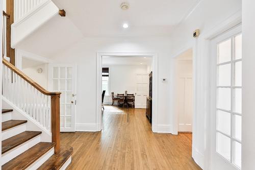 Staircase - 240 Av. Redfern, Westmount, QC 