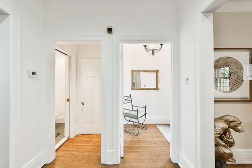 Hall - 240 Av. Redfern, Westmount, QC 