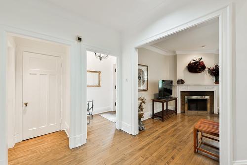 Hall - 240 Av. Redfern, Westmount, QC 