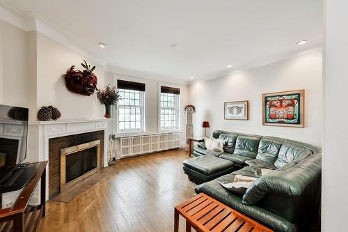 Living room - 240 Av. Redfern, Westmount, QC 