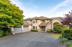 3303 Wavecrest Dr  Nanaimo, BC V9T 5X1