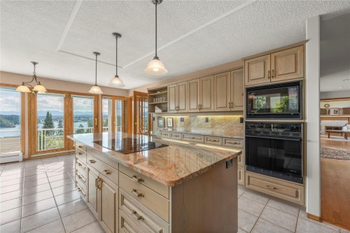 3303 Wavecrest Dr, Nanaimo, BC 