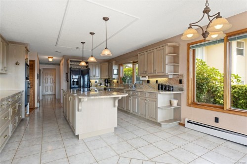 3303 Wavecrest Dr, Nanaimo, BC 