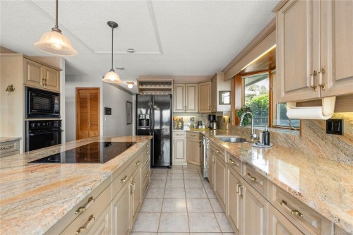 3303 Wavecrest Dr, Nanaimo, BC 