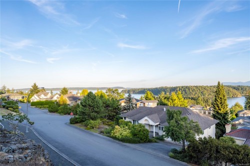 3303 Wavecrest Dr, Nanaimo, BC 