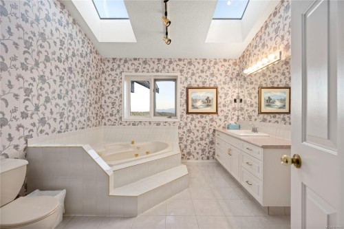 3303 Wavecrest Dr, Nanaimo, BC 