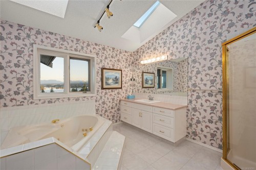 3303 Wavecrest Dr, Nanaimo, BC 