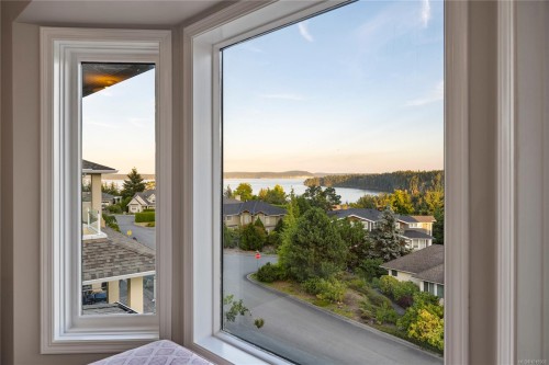 3303 Wavecrest Dr, Nanaimo, BC 