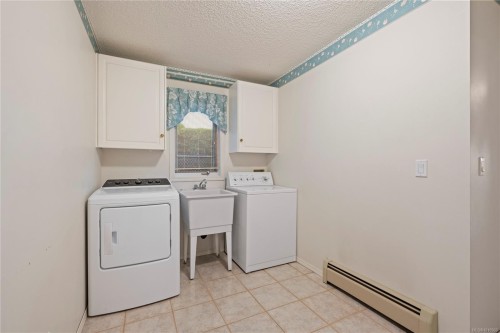 3303 Wavecrest Dr, Nanaimo, BC 