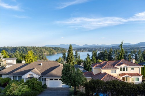 3303 Wavecrest Dr, Nanaimo, BC 
