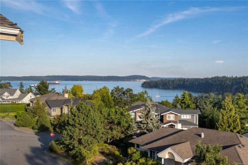 3303 Wavecrest Dr, Nanaimo, BC 