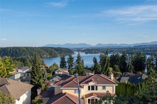 3303 Wavecrest Dr, Nanaimo, BC 