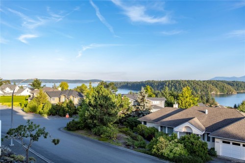 3303 Wavecrest Dr, Nanaimo, BC 