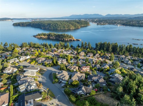 3303 Wavecrest Dr, Nanaimo, BC 