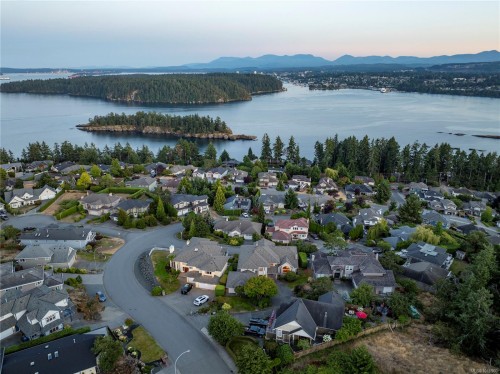 3303 Wavecrest Dr, Nanaimo, BC 