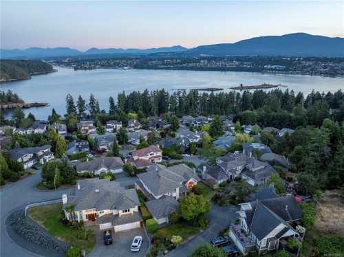 3303 Wavecrest Dr, Nanaimo, BC 