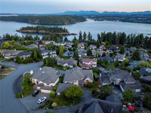 3303 Wavecrest Dr, Nanaimo, BC 