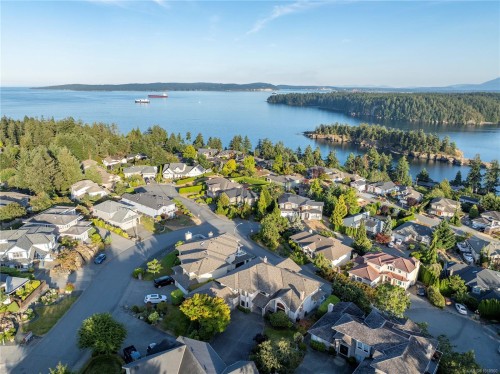 3303 Wavecrest Dr, Nanaimo, BC 