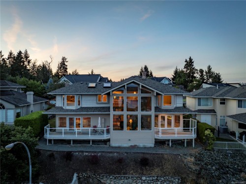 3303 Wavecrest Dr, Nanaimo, BC 