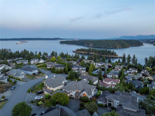 3303 Wavecrest Dr, Nanaimo, BC 