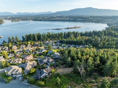 3303 Wavecrest Dr, Nanaimo, BC 