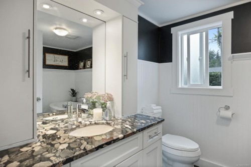 1314 Docliddle Rd, Comox, BC 