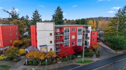 206-4040 Borden St  Saanich, BC V8X 2E9